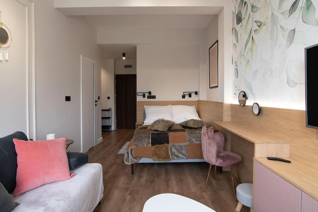 By Milo Bylo Apartment *